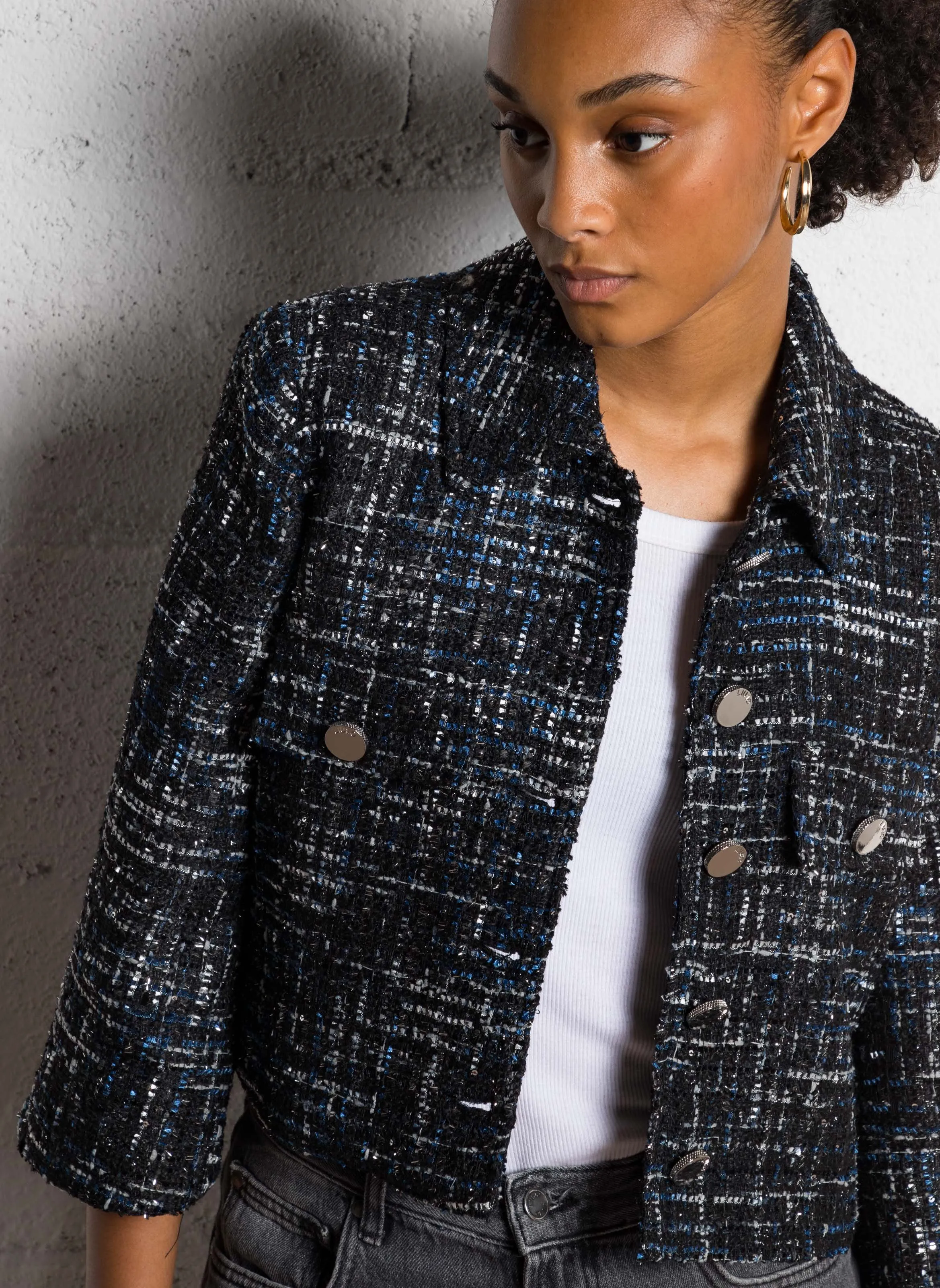 Chaqueta corta de tweed con cuello clásico en negro