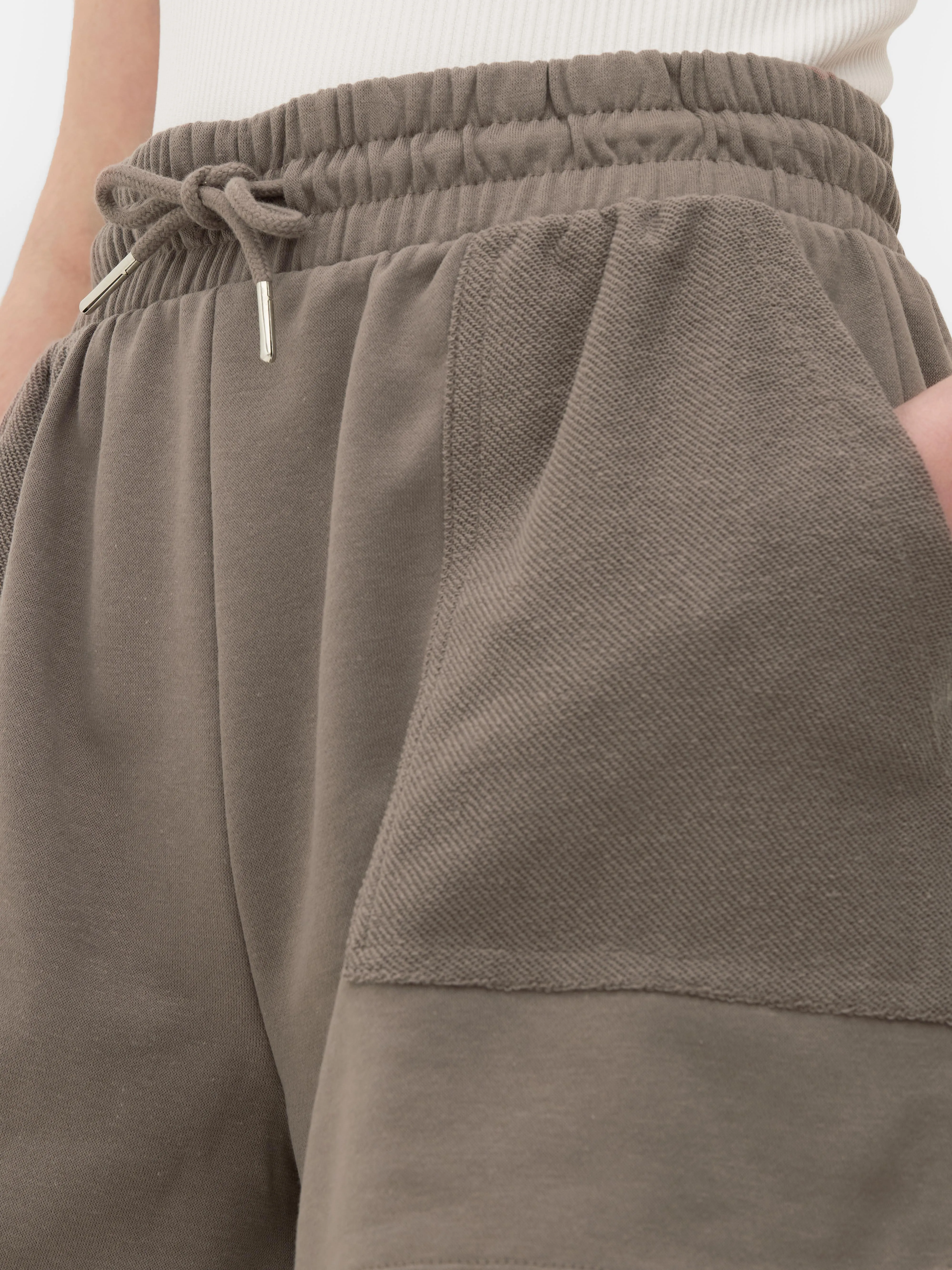 Pantalones cortos con cordón y bolsillo de Stitch