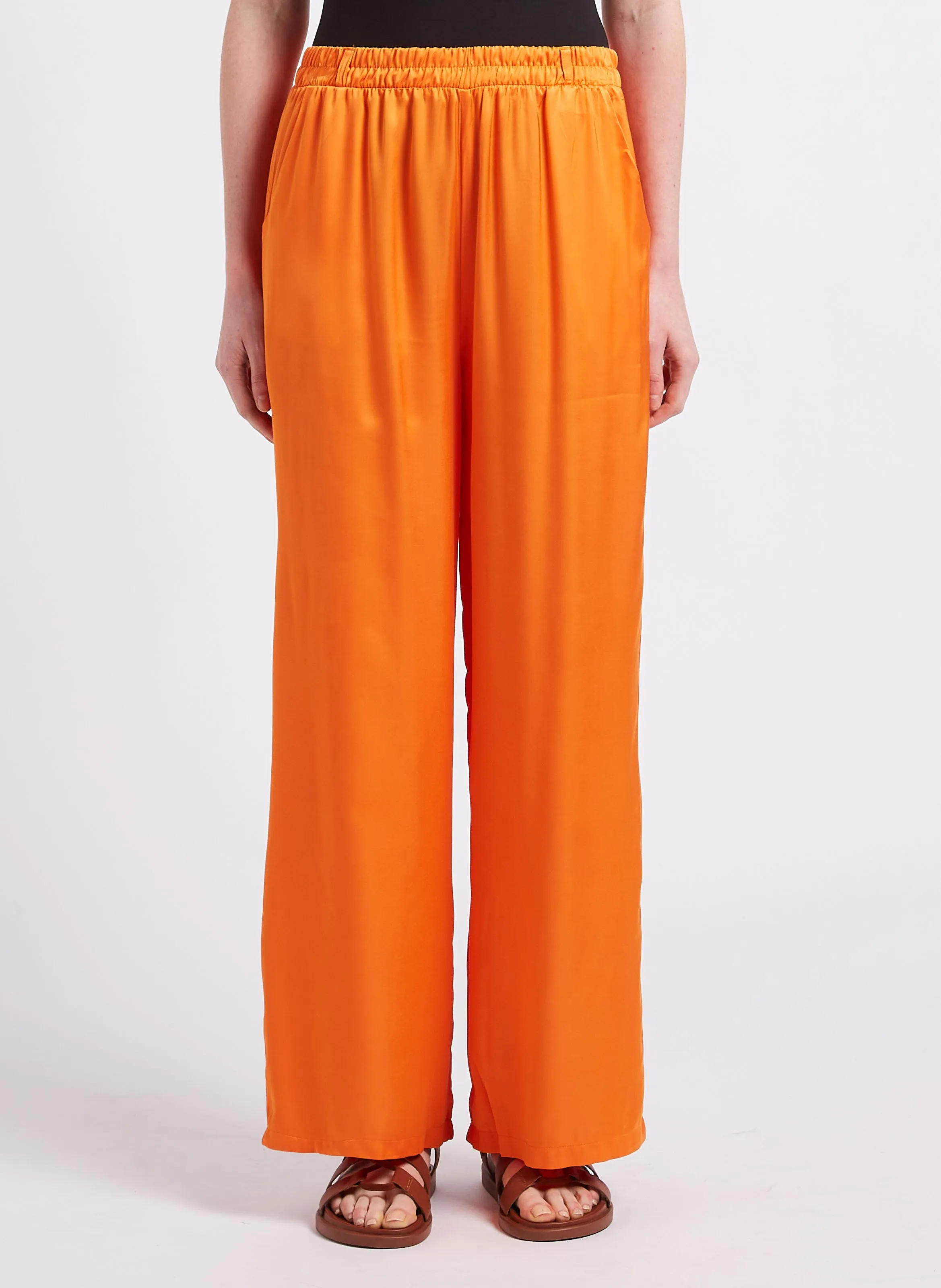 PAROCKY  PANTALóN ANCHO SATINADO EN NARANJA