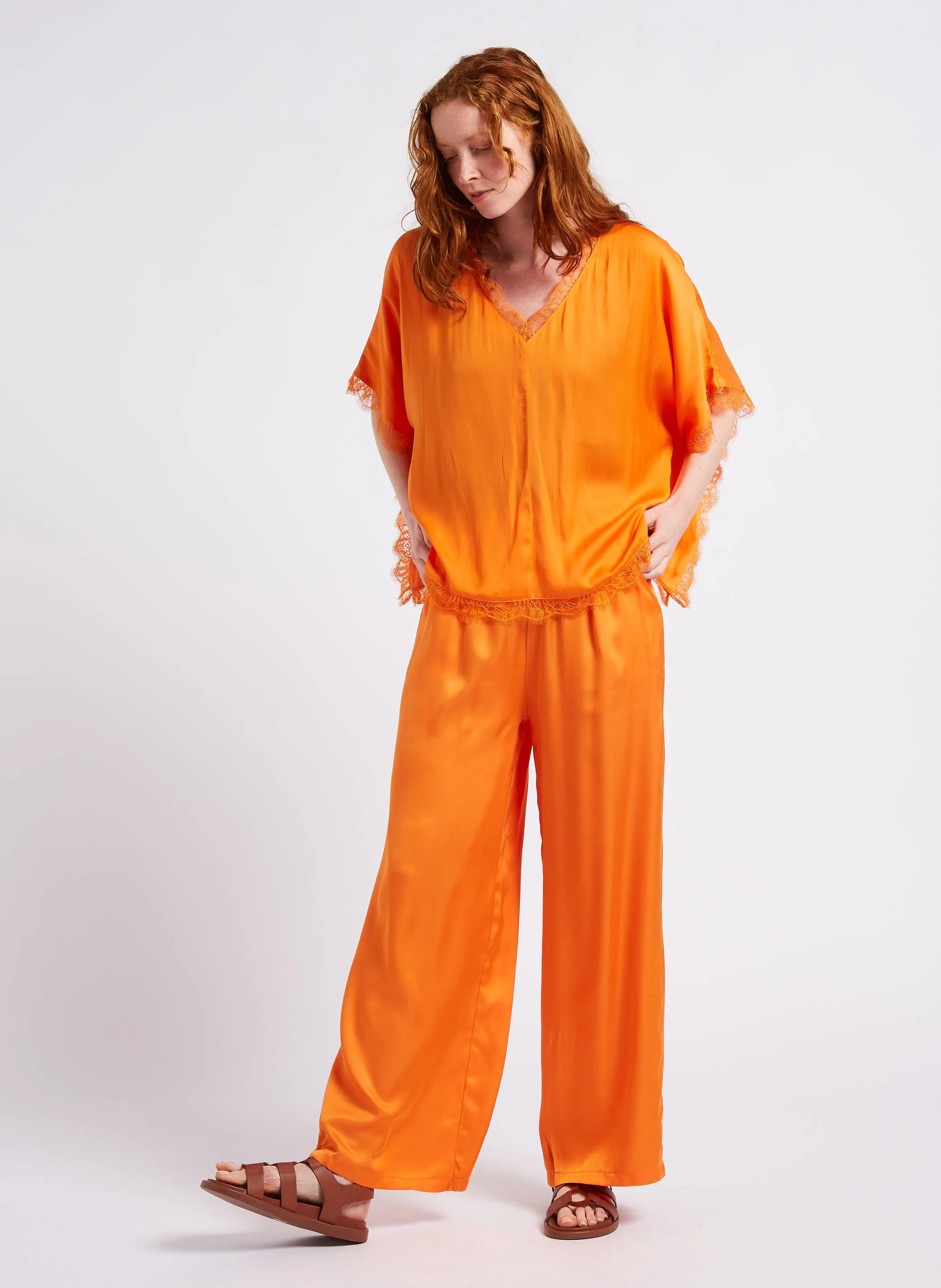 PAROCKY  PANTALóN ANCHO SATINADO EN NARANJA
