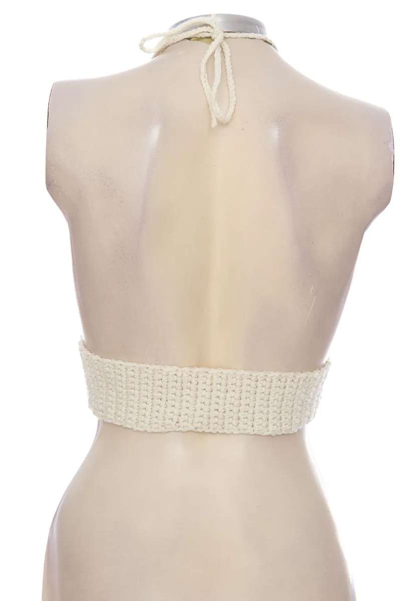 TOP / CAMISETA COLOR BLANCO  CLOSEANDO